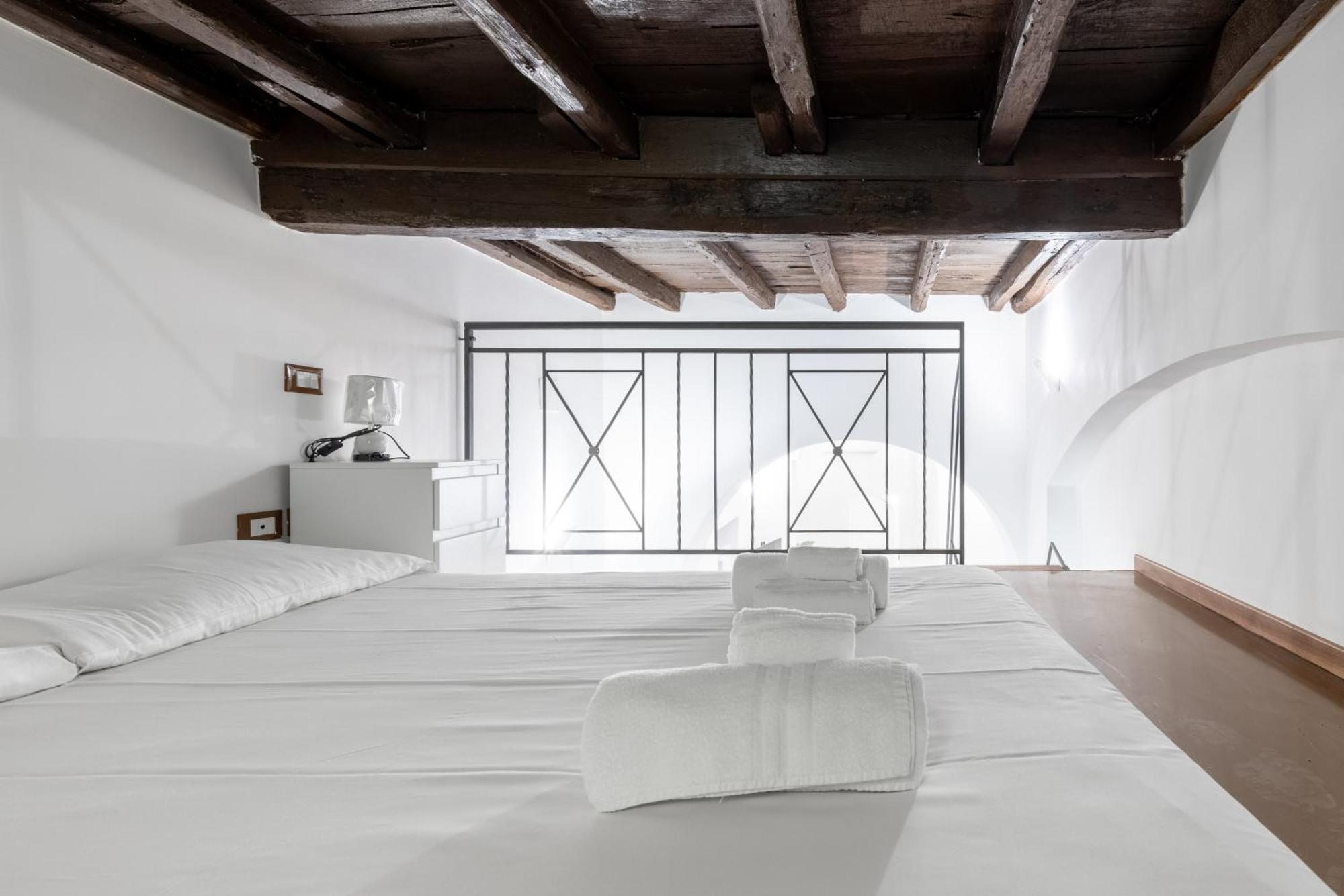 Lovely Studio Apartment - Capocci Ρώμη Εξωτερικό φωτογραφία