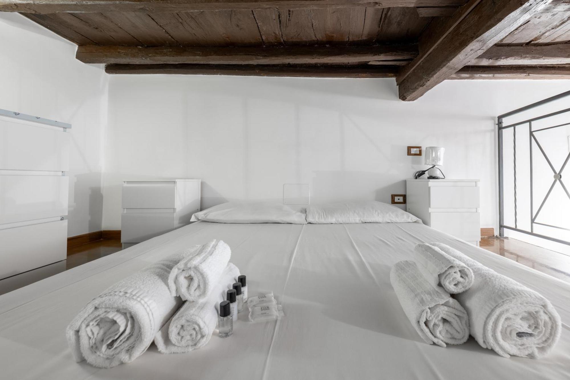 Lovely Studio Apartment - Capocci Ρώμη Εξωτερικό φωτογραφία