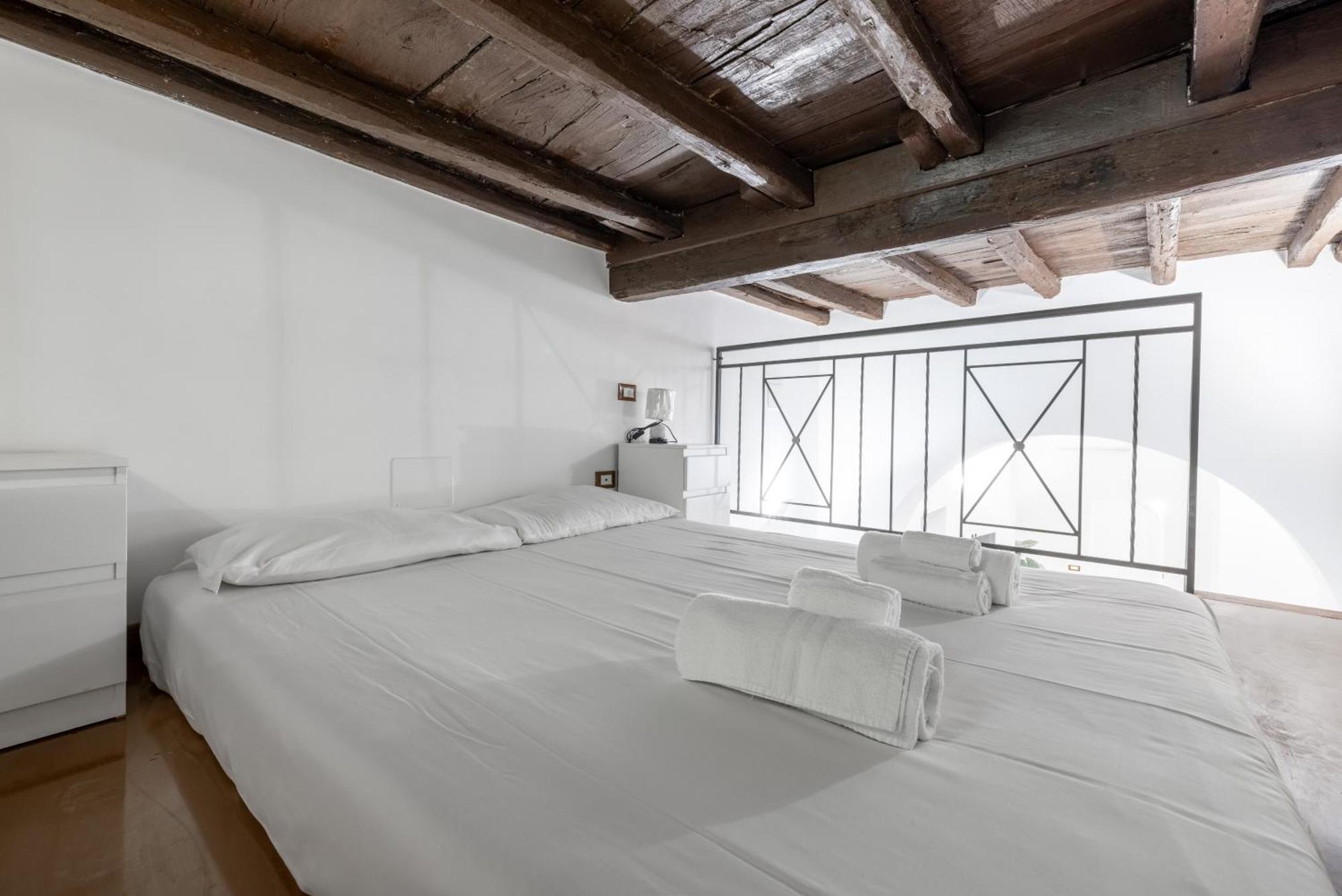 Lovely Studio Apartment - Capocci Ρώμη Εξωτερικό φωτογραφία