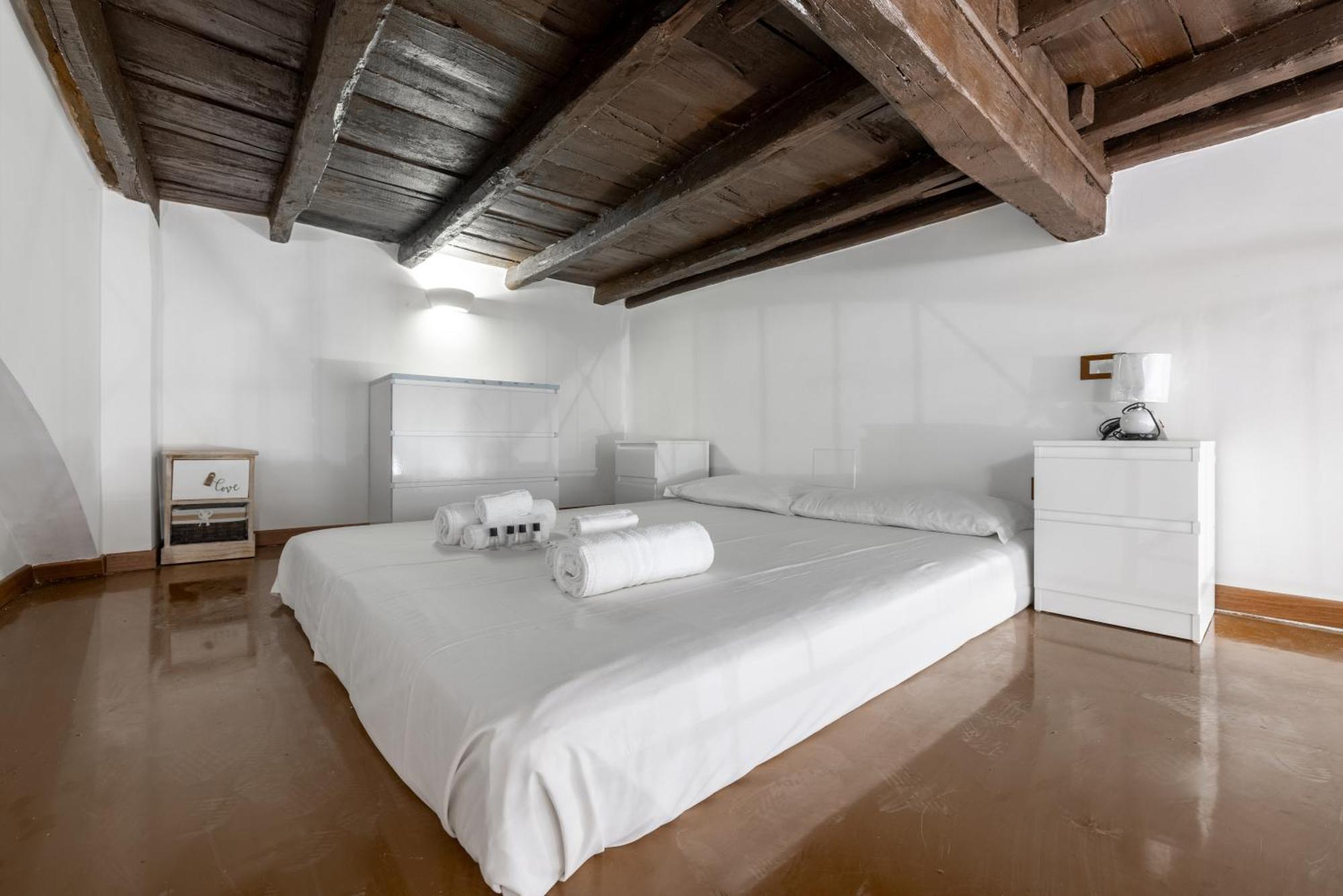 Lovely Studio Apartment - Capocci Ρώμη Εξωτερικό φωτογραφία